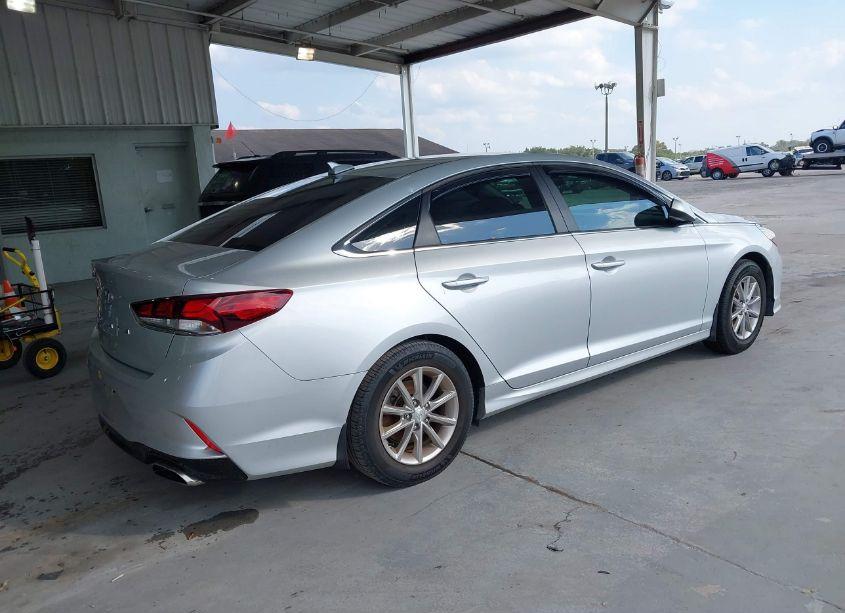 Photo 4 of 2019 Hyundai Sonata SE (VIN 5NPE24AF4KH729649)