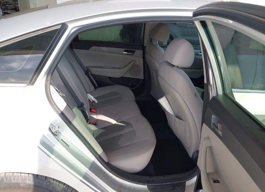 Photo 8 of 2019 Hyundai Sonata SE (VIN 5NPE24AF4KH729649)