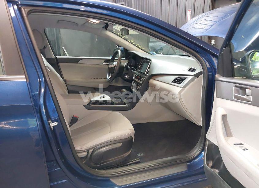 Photo 5 of 2019 Hyundai Sonata SE (VIN 5NPE24AF4KH765163)