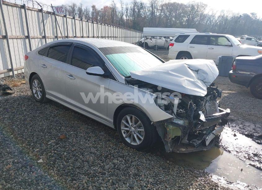 2019 Hyundai Sonata SE (VIN 5NPE24AF4KH766121) main photo