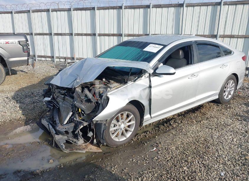 Photo 2 of 2019 Hyundai Sonata SE (VIN 5NPE24AF4KH766121)
