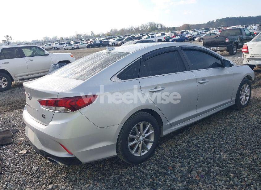 Photo 4 of 2019 Hyundai Sonata SE (VIN 5NPE24AF4KH766121)