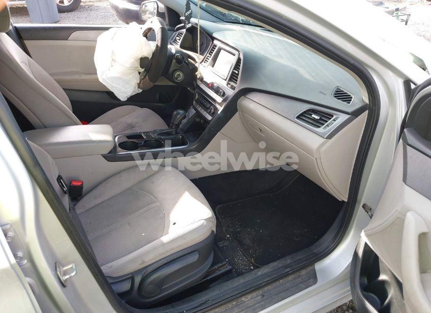 Photo 5 of 2019 Hyundai Sonata SE (VIN 5NPE24AF4KH766121)