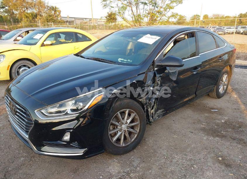 Photo 2 of 2019 Hyundai Sonata SE (VIN 5NPE24AF4KH766829)