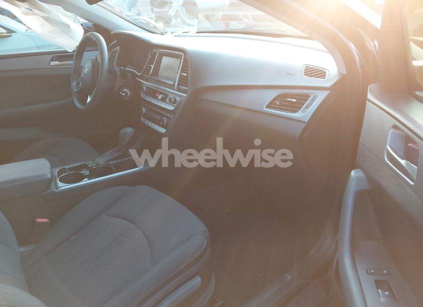 Photo 5 of 2019 Hyundai Sonata SE (VIN 5NPE24AF4KH766829)