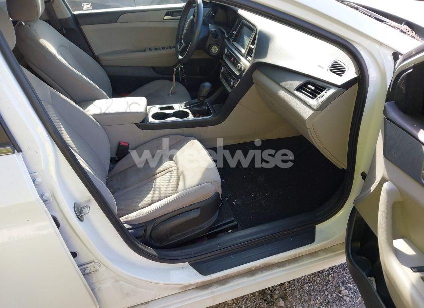 Photo 5 of 2019 Hyundai Sonata SE (VIN 5NPE24AF4KH775708)