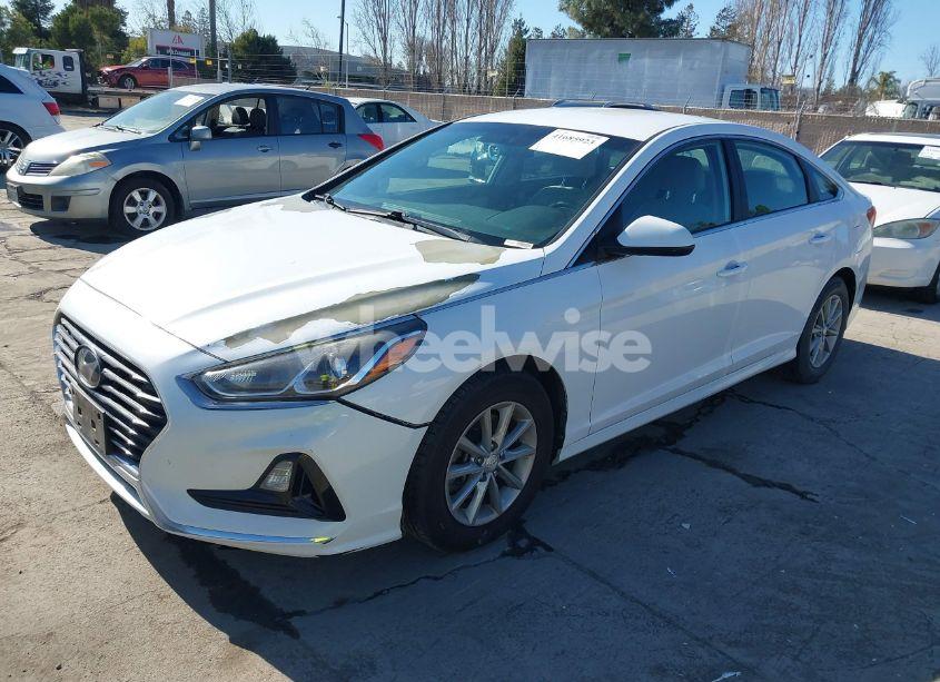 Photo 2 of 2019 Hyundai Sonata SE (VIN 5NPE24AF4KH777071)