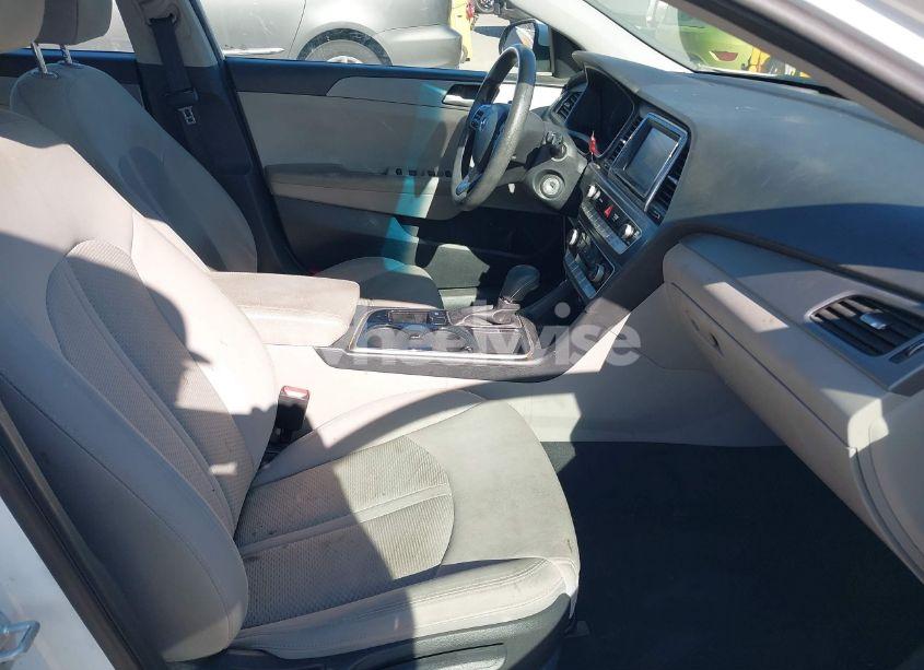 Photo 5 of 2019 Hyundai Sonata SE (VIN 5NPE24AF4KH777071)