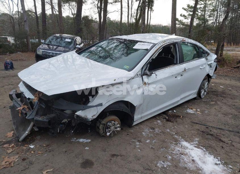 Photo 2 of 2019 Hyundai Sonata SE (VIN 5NPE24AF4KH781489)