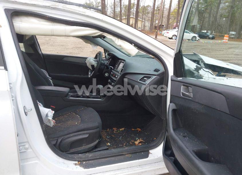 Photo 5 of 2019 Hyundai Sonata SE (VIN 5NPE24AF4KH781489)