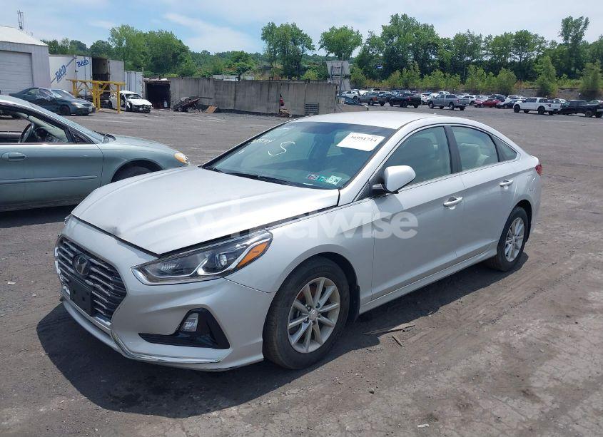 Photo 2 of 2019 Hyundai Sonata SE (VIN 5NPE24AF4KH795327)