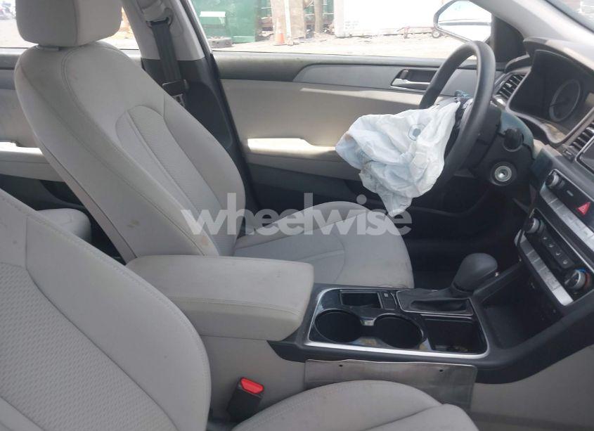 Photo 5 of 2019 Hyundai Sonata SE (VIN 5NPE24AF4KH795327)
