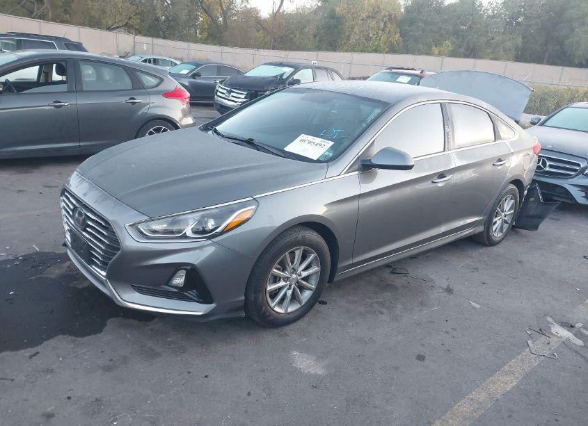 Photo 2 of 2019 Hyundai Sonata SE (VIN 5NPE24AF4KH800753)