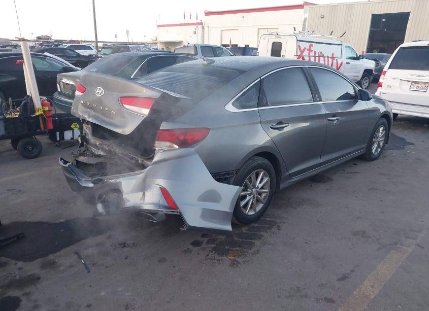 Photo 4 of 2019 Hyundai Sonata SE (VIN 5NPE24AF4KH800753)
