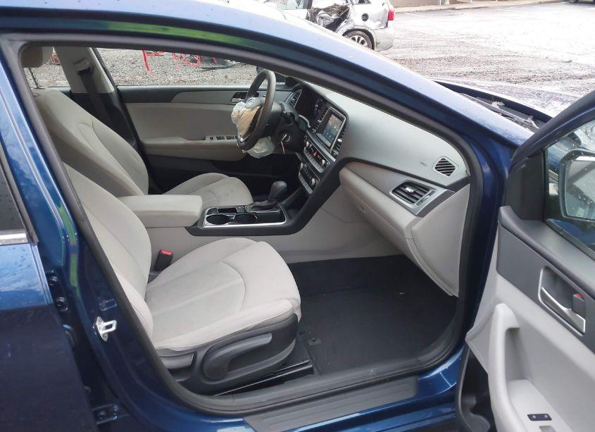 Photo 5 of 2019 Hyundai Sonata SE (VIN 5NPE24AF4KH804446)