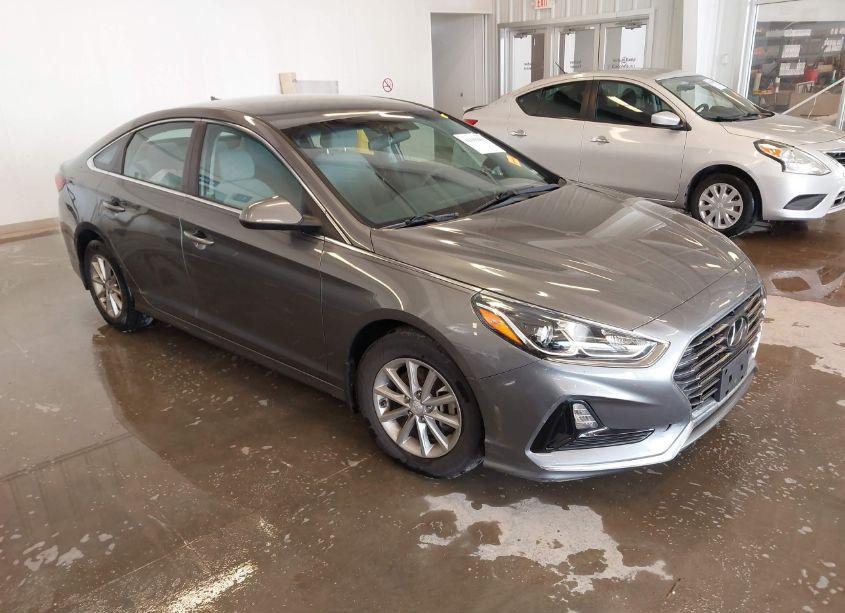 2019 Hyundai Sonata SE (VIN 5NPE24AF4KH811722) main photo