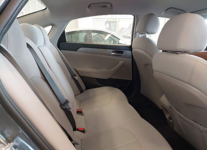 Photo 8 of 2019 Hyundai Sonata SE (VIN 5NPE24AF4KH811722)