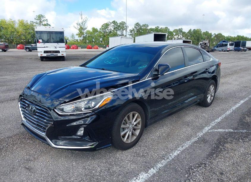 Photo 2 of 2019 Hyundai Sonata SE (VIN 5NPE24AF4KH817634)