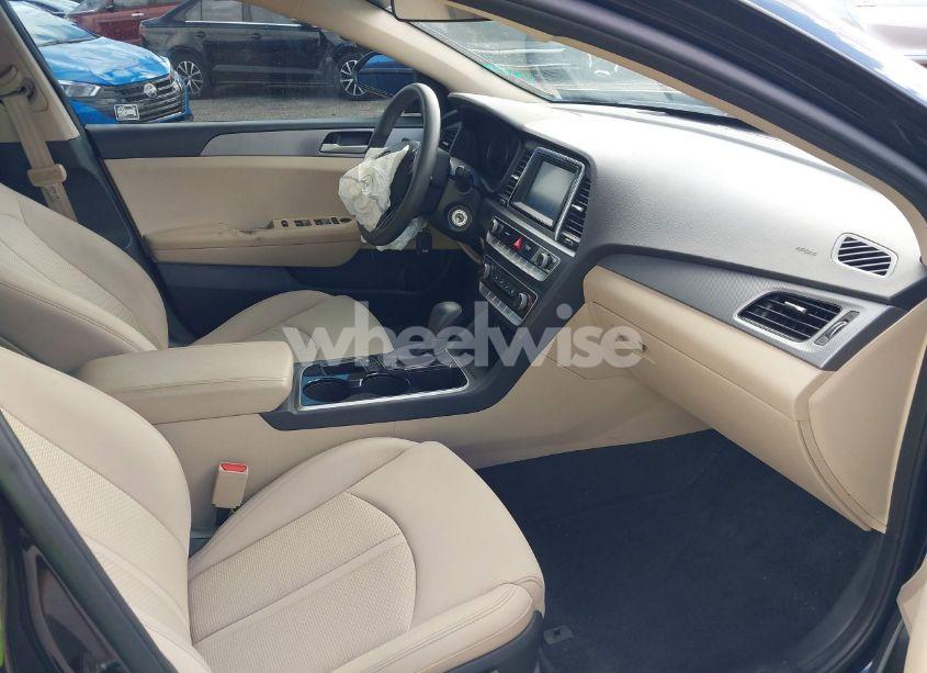 Photo 5 of 2019 Hyundai Sonata SE (VIN 5NPE24AF4KH817634)