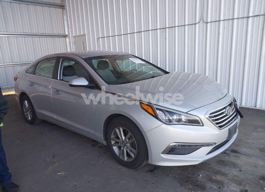 2015 Hyundai Sonata SE (VIN 5NPE24AF5FH007497) main photo