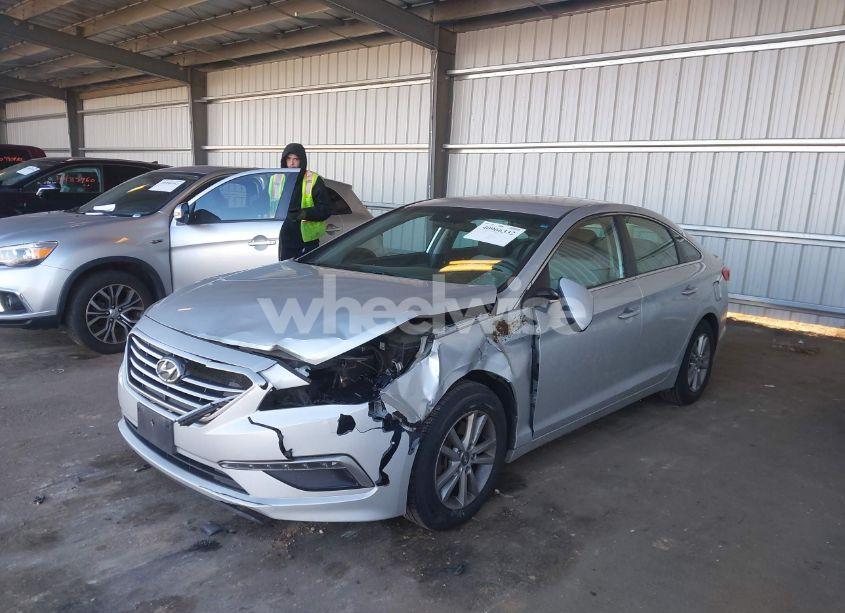 Photo 2 of 2015 Hyundai Sonata SE (VIN 5NPE24AF5FH007497)