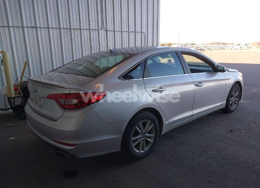 Photo 4 of 2015 Hyundai Sonata SE (VIN 5NPE24AF5FH007497)
