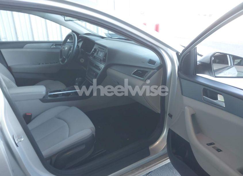 Photo 5 of 2015 Hyundai Sonata SE (VIN 5NPE24AF5FH007497)