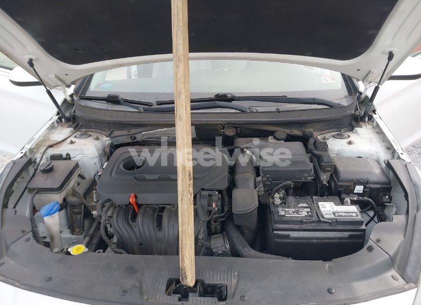 Photo 10 of 2015 Hyundai Sonata SE (VIN 5NPE24AF5FH010559)