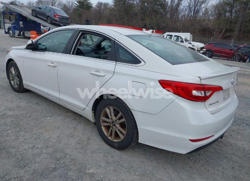 Photo 3 of 2015 Hyundai Sonata SE (VIN 5NPE24AF5FH010559)