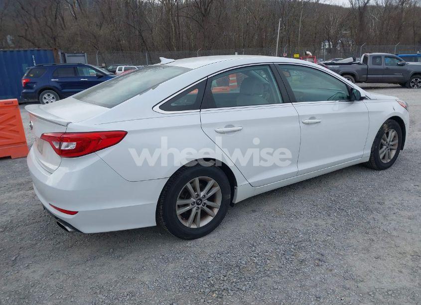 Photo 4 of 2015 Hyundai Sonata SE (VIN 5NPE24AF5FH010559)