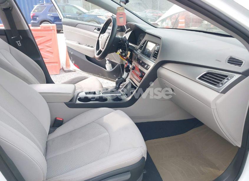 Photo 5 of 2015 Hyundai Sonata SE (VIN 5NPE24AF5FH010559)