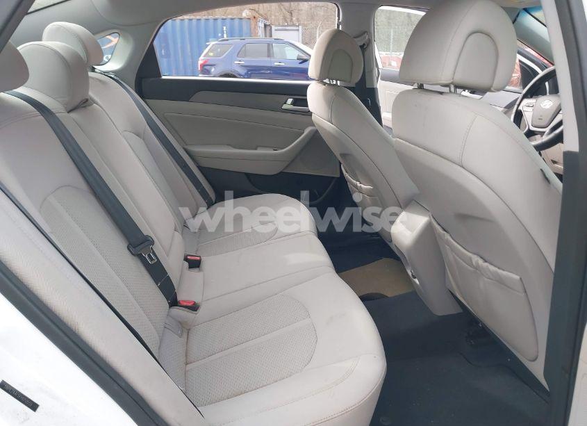 Photo 8 of 2015 Hyundai Sonata SE (VIN 5NPE24AF5FH010559)