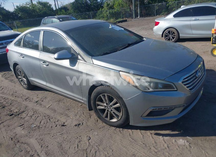 2015 Hyundai Sonata SE (VIN 5NPE24AF5FH018404) main photo