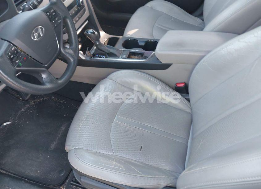 Photo 13 of 2015 Hyundai Sonata SE (VIN 5NPE24AF5FH018404)