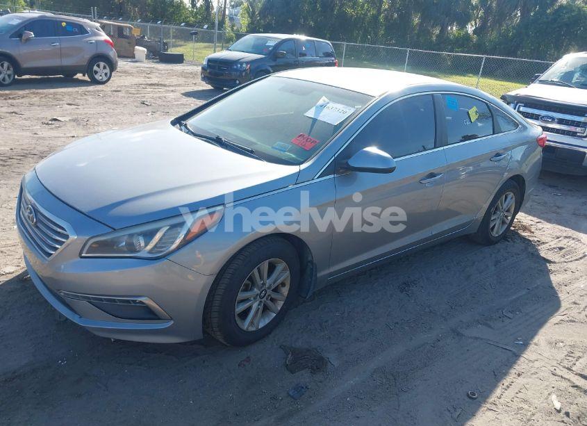 Photo 2 of 2015 Hyundai Sonata SE (VIN 5NPE24AF5FH018404)