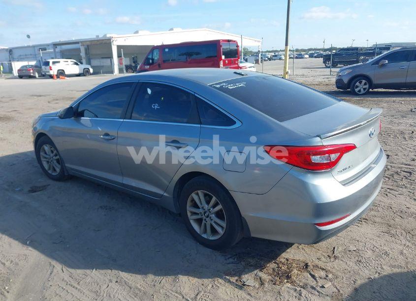 Photo 3 of 2015 Hyundai Sonata SE (VIN 5NPE24AF5FH018404)
