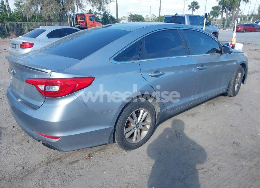 Photo 4 of 2015 Hyundai Sonata SE (VIN 5NPE24AF5FH018404)