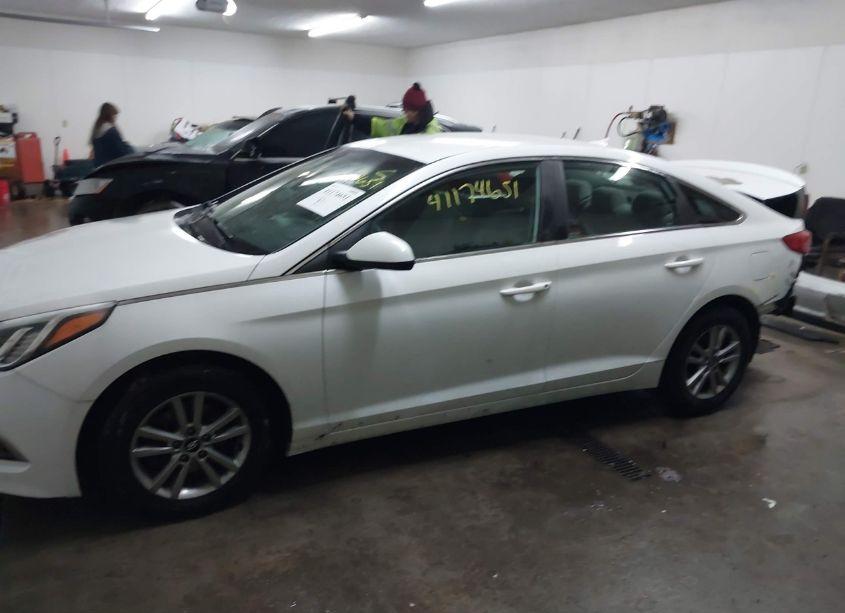 Photo 15 of 2015 Hyundai Sonata SE (VIN 5NPE24AF5FH019486)