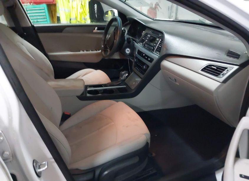 Photo 5 of 2015 Hyundai Sonata SE (VIN 5NPE24AF5FH019486)