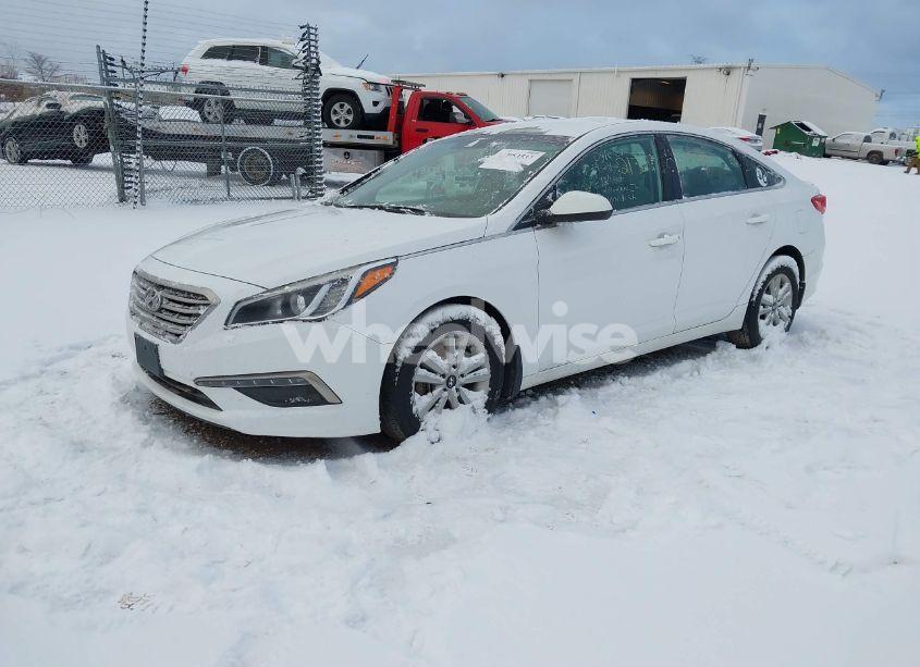 Photo 2 of 2015 Hyundai Sonata SE (VIN 5NPE24AF5FH022050)
