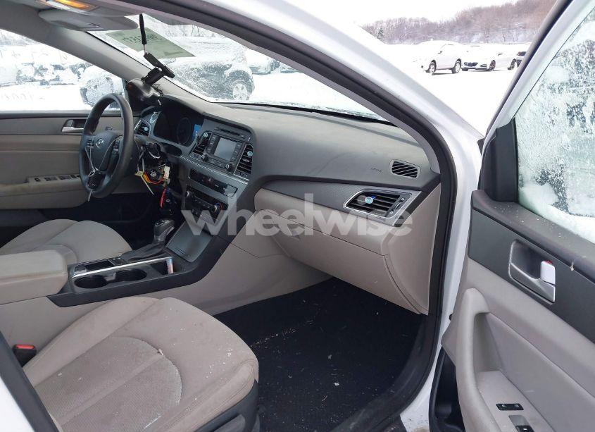 Photo 5 of 2015 Hyundai Sonata SE (VIN 5NPE24AF5FH022050)