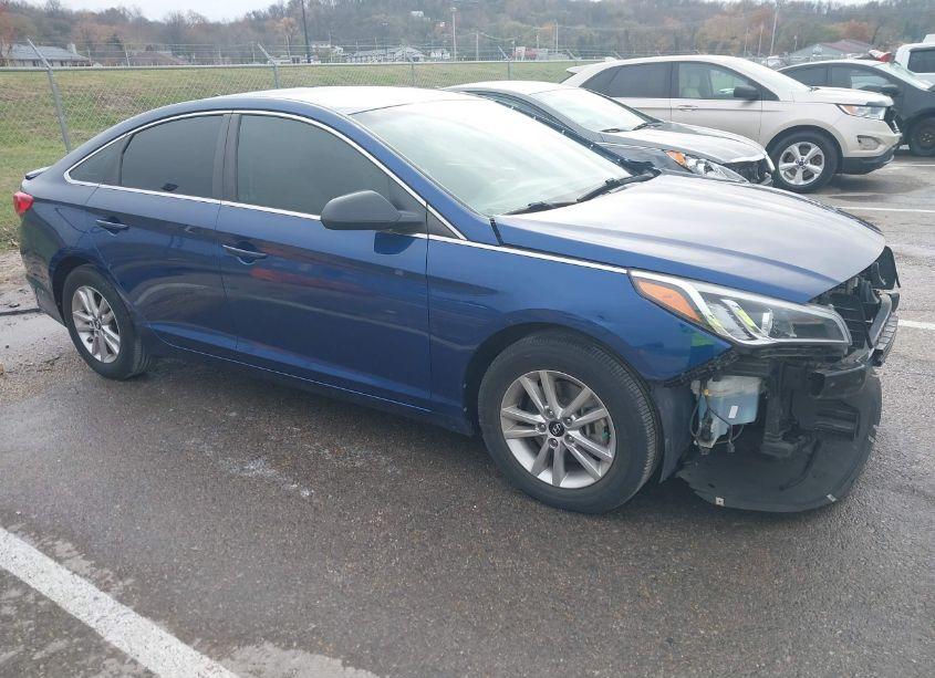 2015 Hyundai Sonata SE (VIN 5NPE24AF5FH031220) main photo