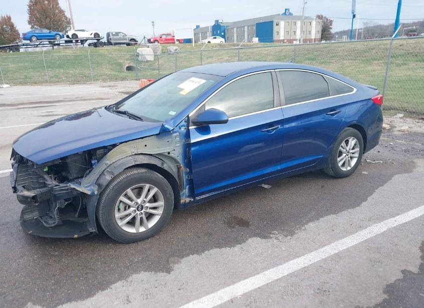 Photo 2 of 2015 Hyundai Sonata SE (VIN 5NPE24AF5FH031220)
