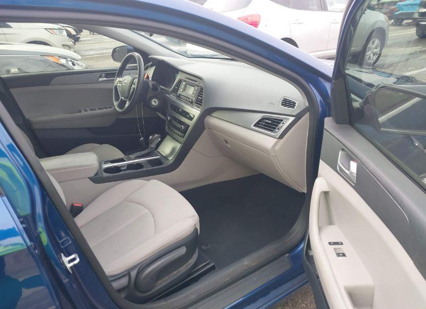 Photo 5 of 2015 Hyundai Sonata SE (VIN 5NPE24AF5FH031220)