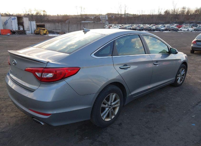 Photo 4 of 2015 Hyundai Sonata SE (VIN 5NPE24AF5FH087464)