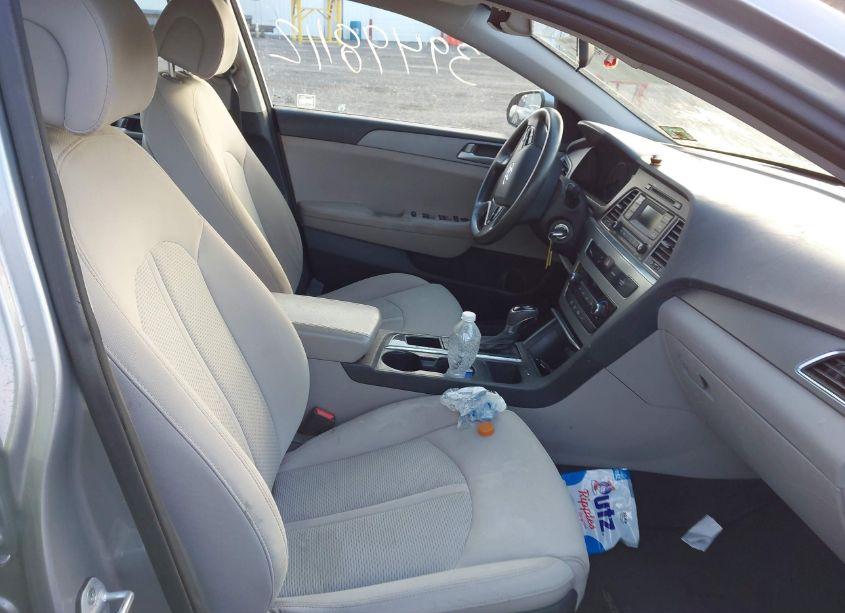 Photo 5 of 2015 Hyundai Sonata SE (VIN 5NPE24AF5FH087464)