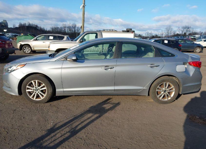 Photo 6 of 2015 Hyundai Sonata SE (VIN 5NPE24AF5FH087464)