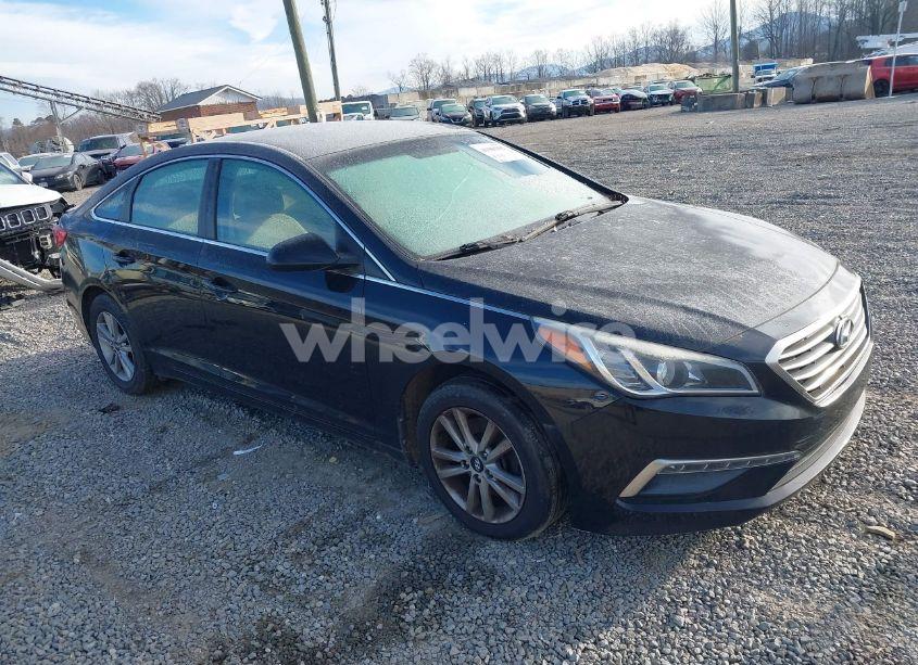 2015 Hyundai Sonata SE (VIN 5NPE24AF5FH123122) main photo