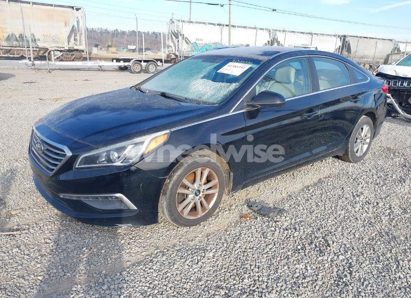 Photo 2 of 2015 Hyundai Sonata SE (VIN 5NPE24AF5FH123122)