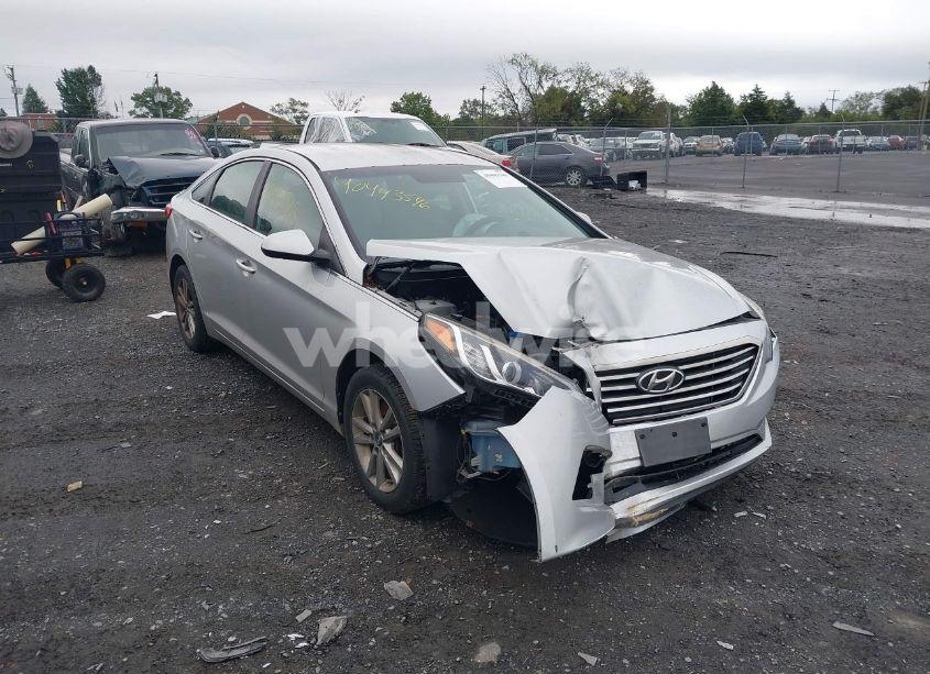 2015 Hyundai Sonata SE (VIN 5NPE24AF5FH129745) main photo